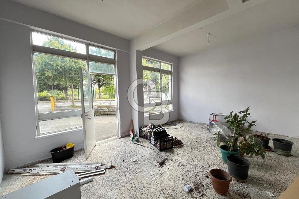 Başiskele Karşıyaka Sahil'e yakın 3 girişli,70 m² satılık dükkan