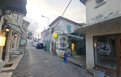 urla malgaca pazarı yakını mermerli çeşmede devren kiralık dükkan