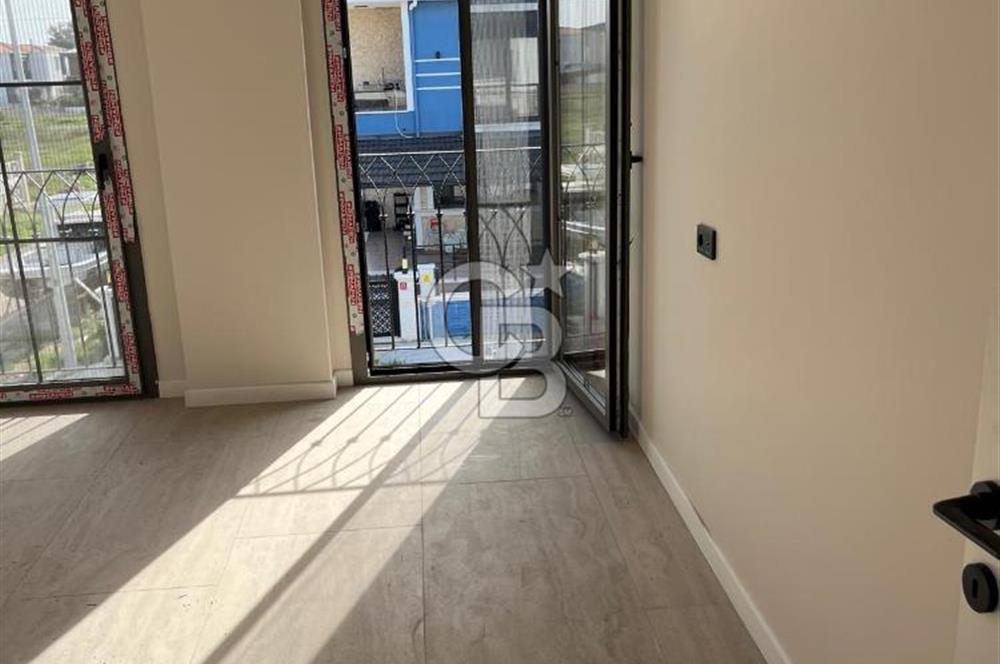 AYVALIK ALTINOVA’DA DENİZE 250 M. LÜKS VİLLA