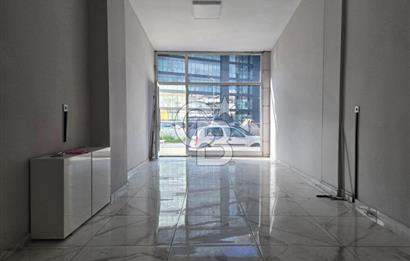 Çiğli Yeni Mahallede 70 m² Merkezi Konumda Kiralık Dükkan