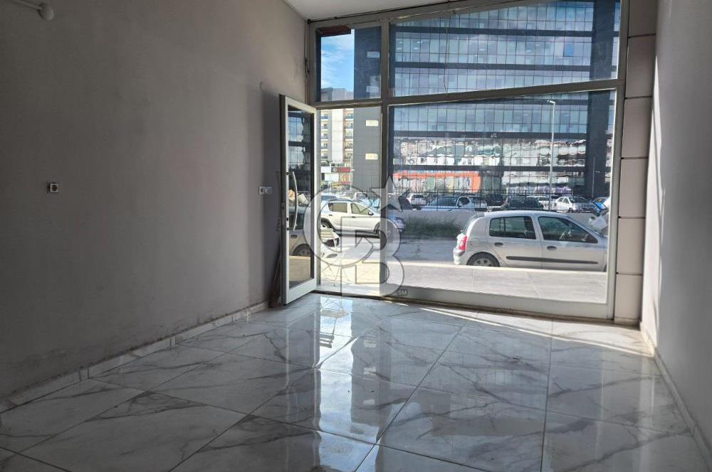 Çiğli Yeni Mahallede 70 m² Merkezi Konumda Kiralık Dükkan