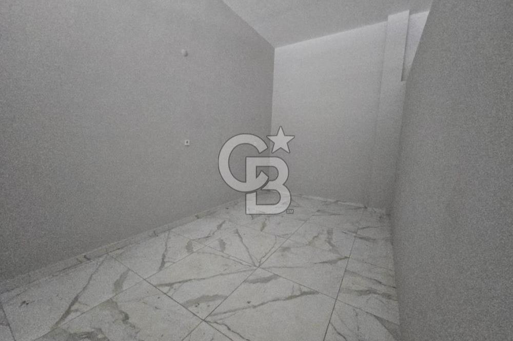 Çiğli Yeni Mahallede 70 m² Merkezi Konumda Kiralık Dükkan