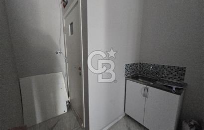 Çiğli Yeni Mahallede 70 m² Merkezi Konumda Kiralık Dükkan