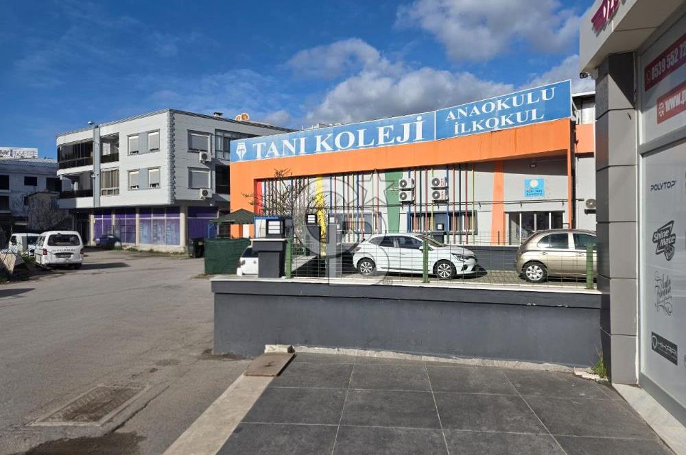 Çiğli Yeni Mahallede 70 m² Merkezi Konumda Kiralık Dükkan