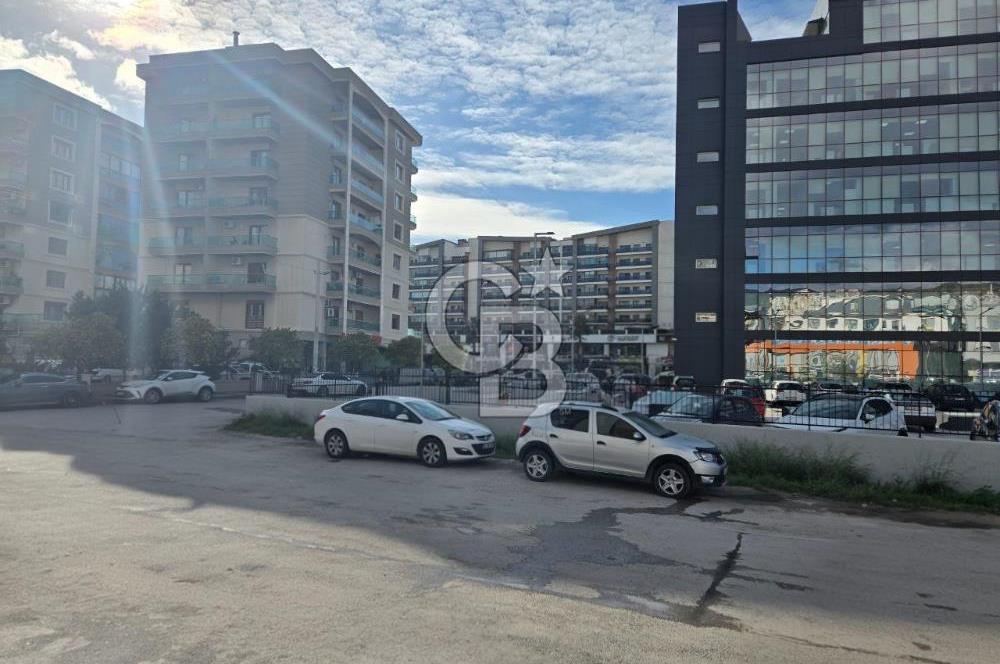 Çiğli Yeni Mahallede 70 m² Merkezi Konumda Kiralık Dükkan