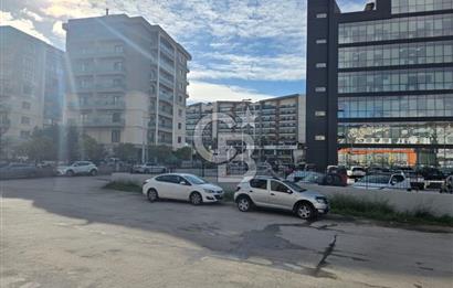Çiğli Yeni Mahallede 70 m² Merkezi Konumda Kiralık Dükkan