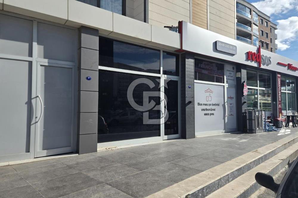 Çiğli Yeni Mahallede 70 m² Merkezi Konumda Kiralık Dükkan