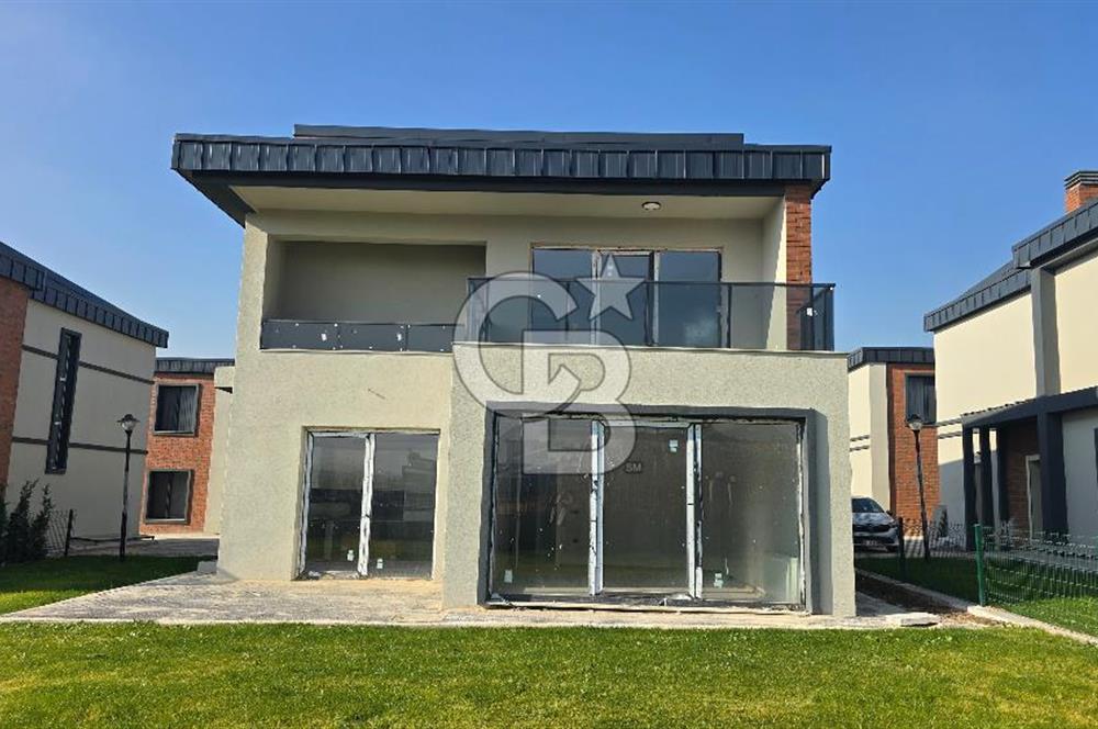 Bağlıca’ da Güvenlikli Site İçerisinde Sıfır 6+1 Villa 🏡✨