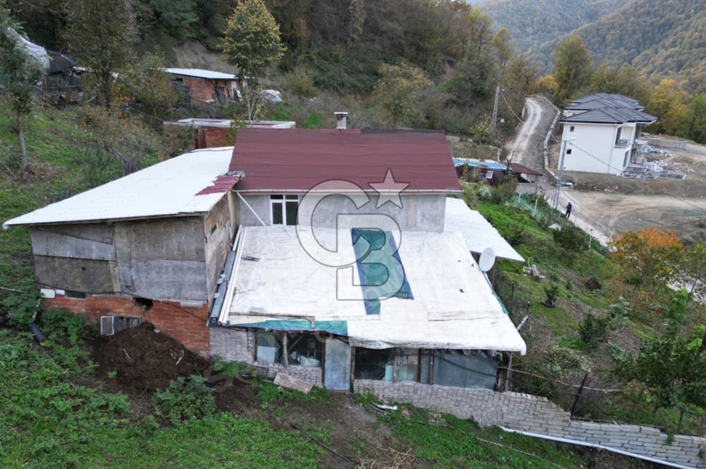 GÖLCÜK SELİMİYE MAHALLESİNDE DENİZ VE DOĞA MANZARALI ÇİFTLİK EVİ.