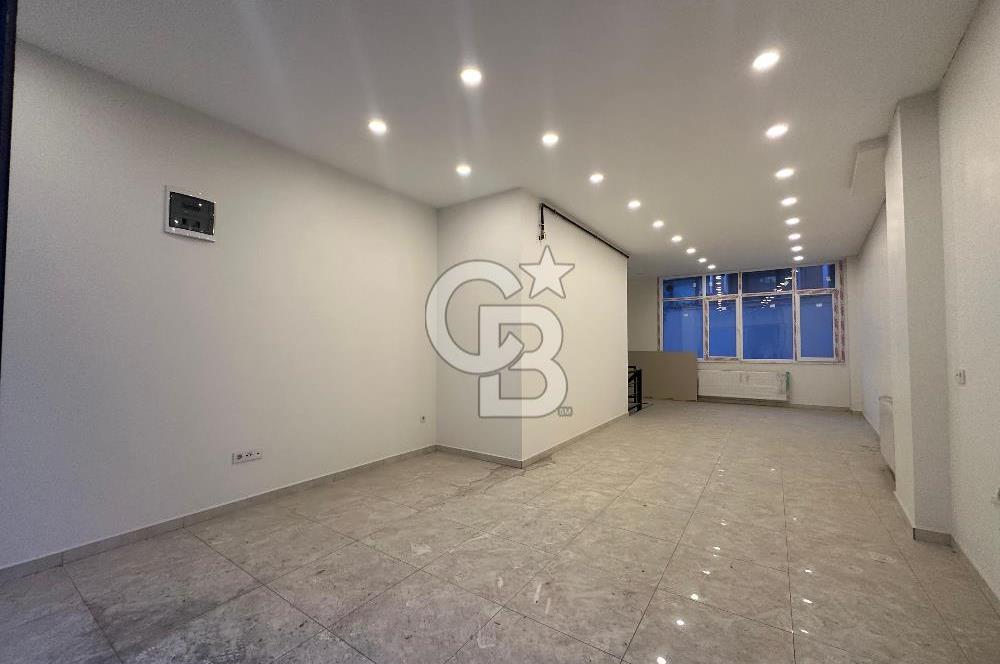 Kemerburgaz Merkezde Satılık Depolu Bahçeli Dükkan