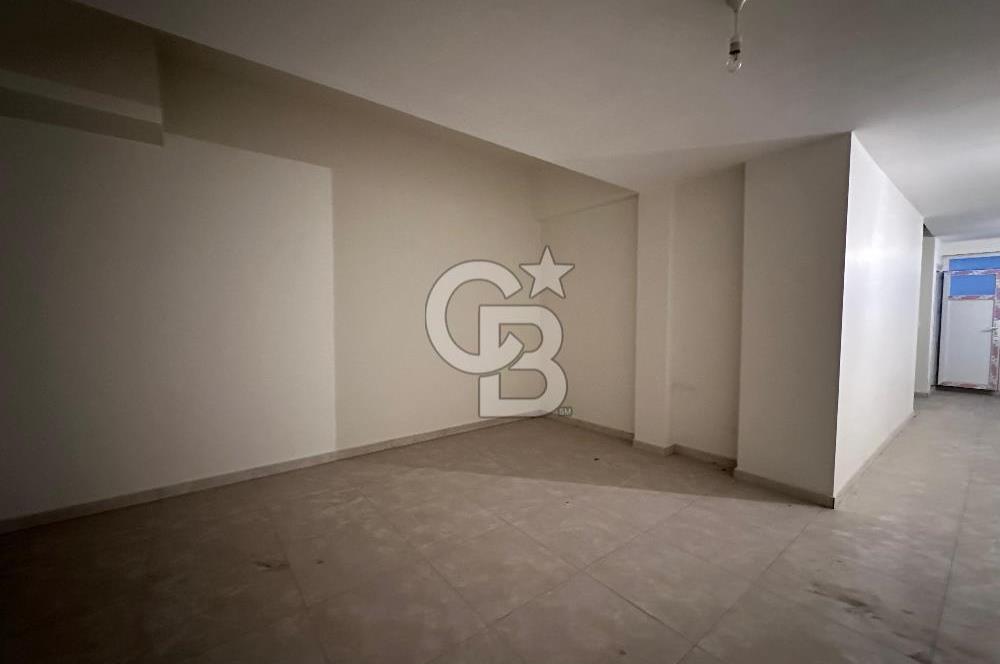 Kemerburgaz Merkezde Satılık Depolu Bahçeli Dükkan