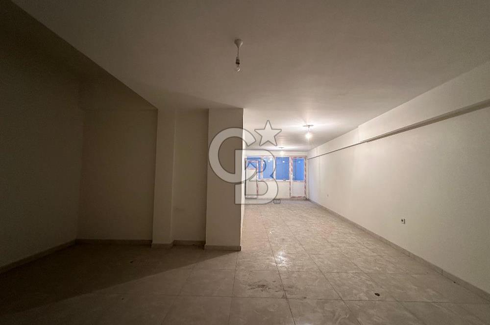 Kemerburgaz Merkezde Satılık Depolu Bahçeli Dükkan