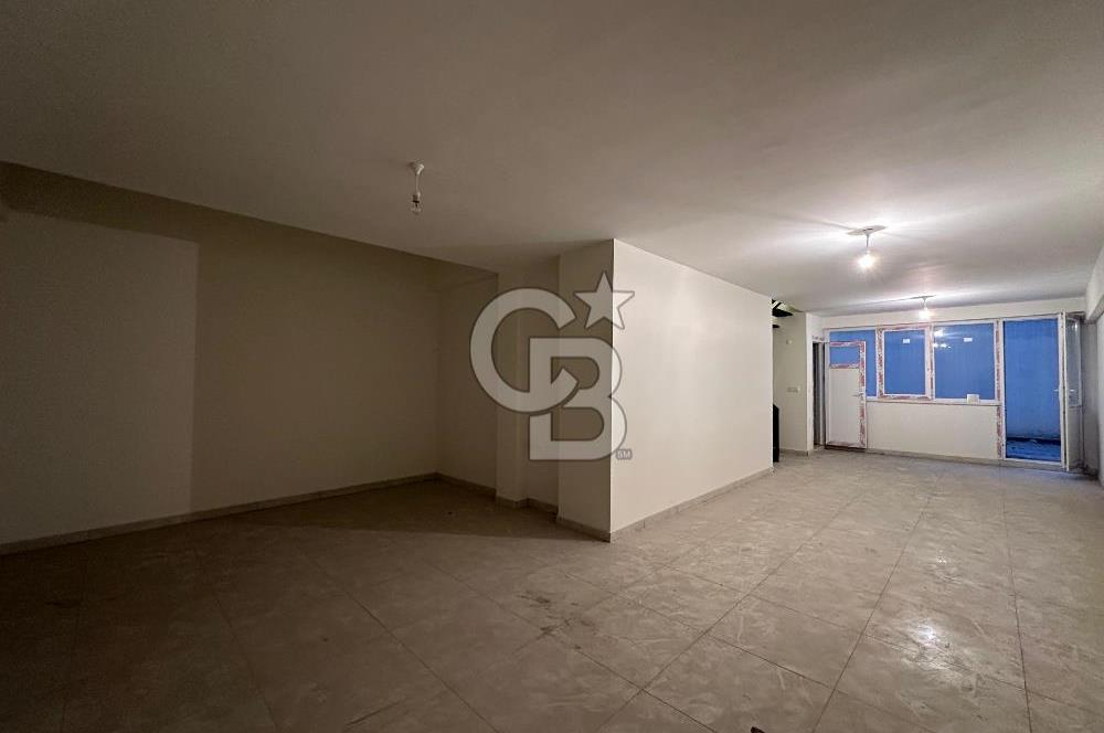 Kemerburgaz Merkezde Satılık Depolu Bahçeli Dükkan