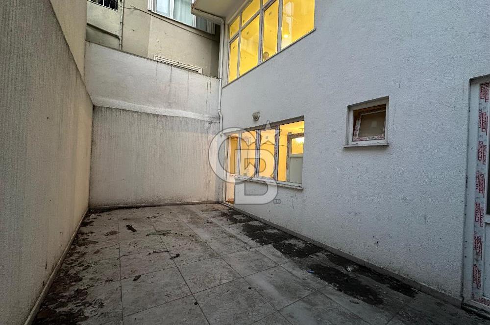 Kemerburgaz Merkezde Satılık Depolu Bahçeli Dükkan