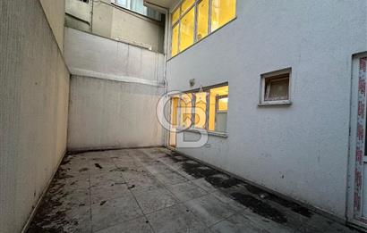 Kemerburgaz Merkezde Satılık Depolu Bahçeli Dükkan