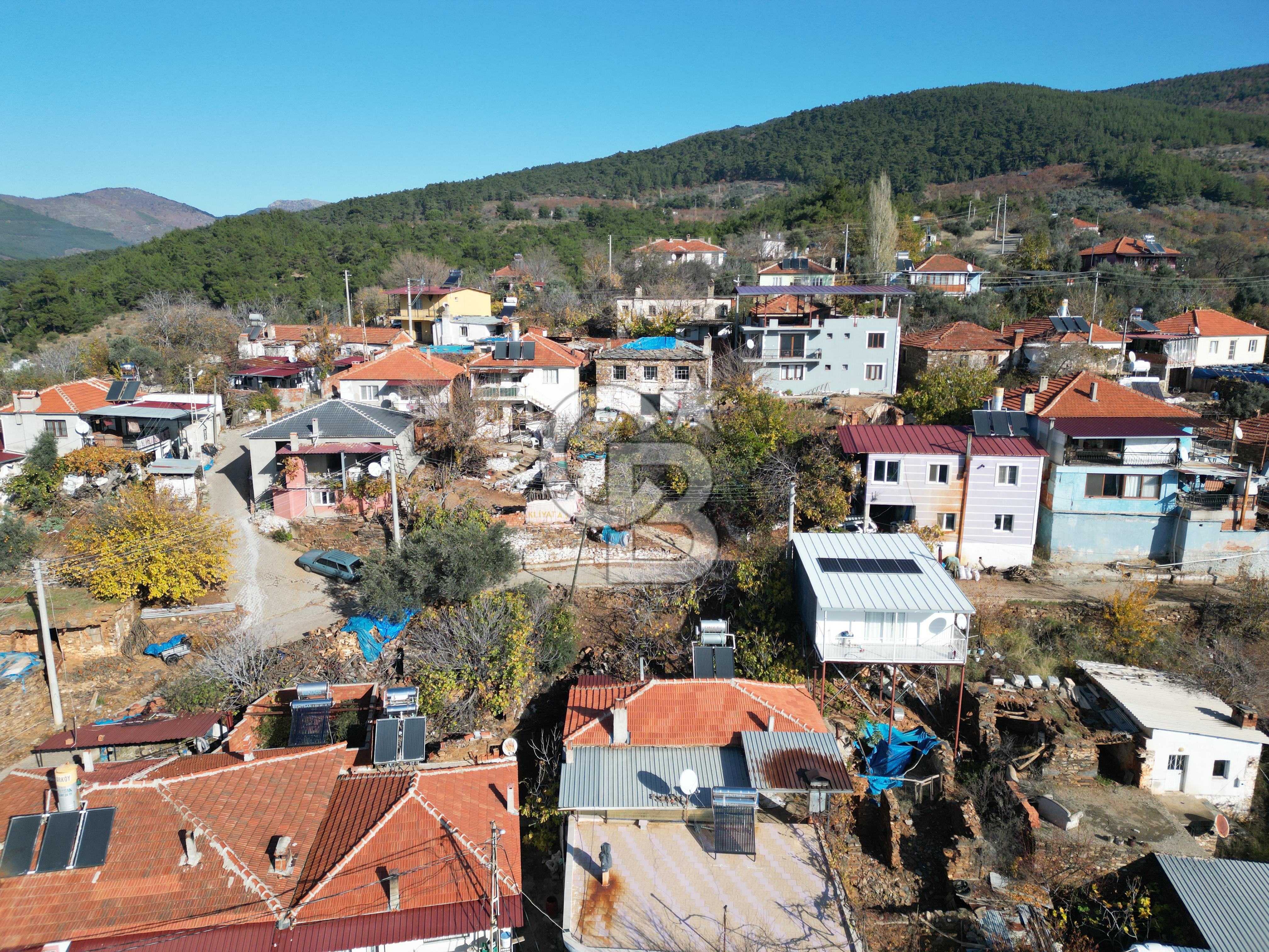 bayındır Balcılar Köy İçinde Merkezi Konumlu 420 m² Bahçe