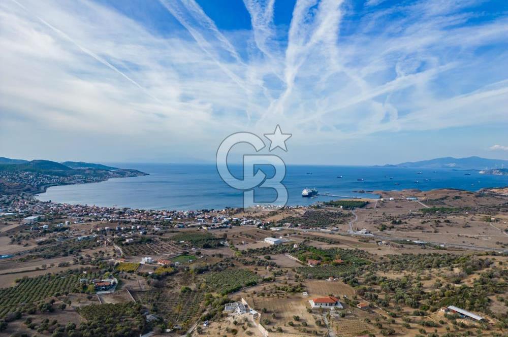 Foça Kozbeyli'de Kesintisiz Deniz Manzaralı Satılık Havuzlu Müstakil 4+1 Tripleks Villa