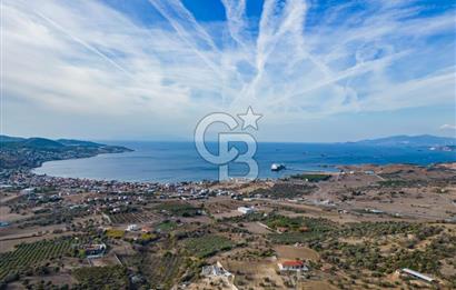 Foça Kozbeyli'de Kesintisiz Deniz Manzaralı Satılık Havuzlu Müstakil 4+1 Tripleks Villa