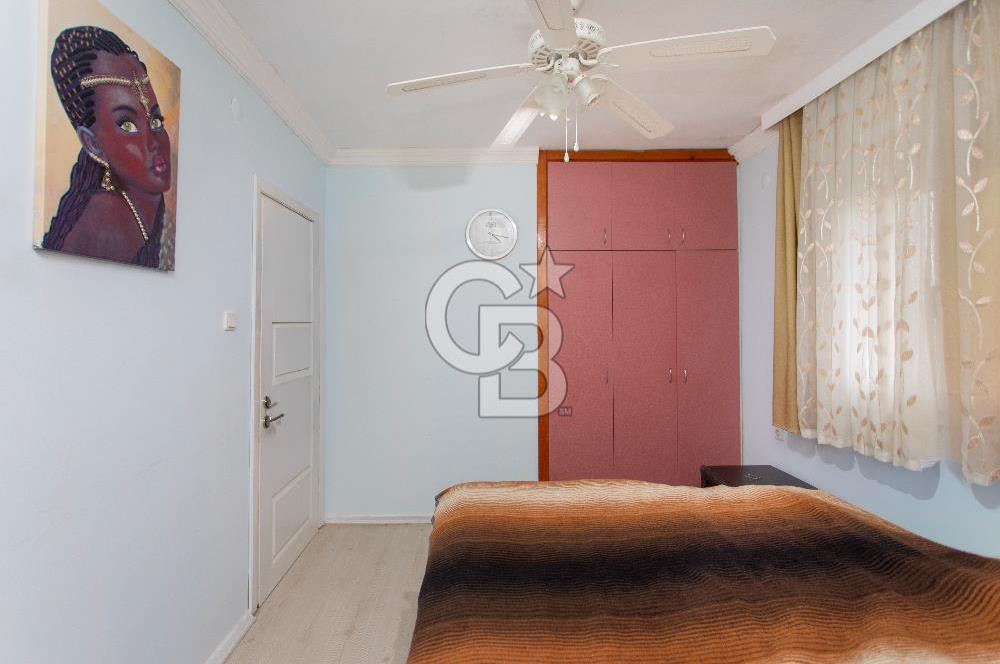 Yenifoça Cumhuriyet Mah. Satılık 4+1 Tripleks Villa