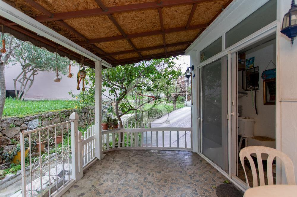 Yenifoça Cumhuriyet Mah. Satılık 4+1 Tripleks Villa