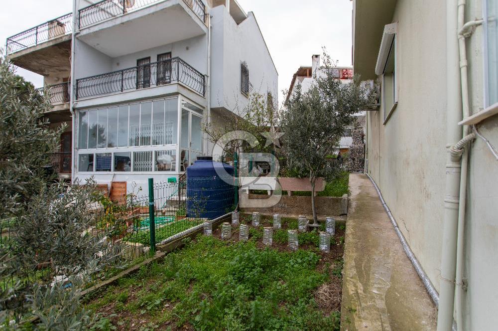 Yenifoça Cumhuriyet Mah. Satılık 4+1 Tripleks Villa