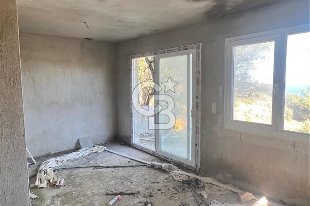 Karaburun İnecik'te İçerisinde 4+1 Müstakil Villa Bulunan Arazi