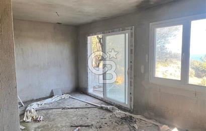 Karaburun İnecik'te İçerisinde 4+1 Müstakil Villa Bulunan Arazi