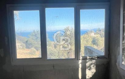 Karaburun İnecik'te İçerisinde 4+1 Müstakil Villa Bulunan Arazi