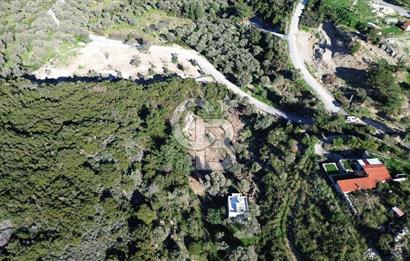 Karaburun İnecik'te İçerisinde 4+1 Müstakil Villa Bulunan Arazi