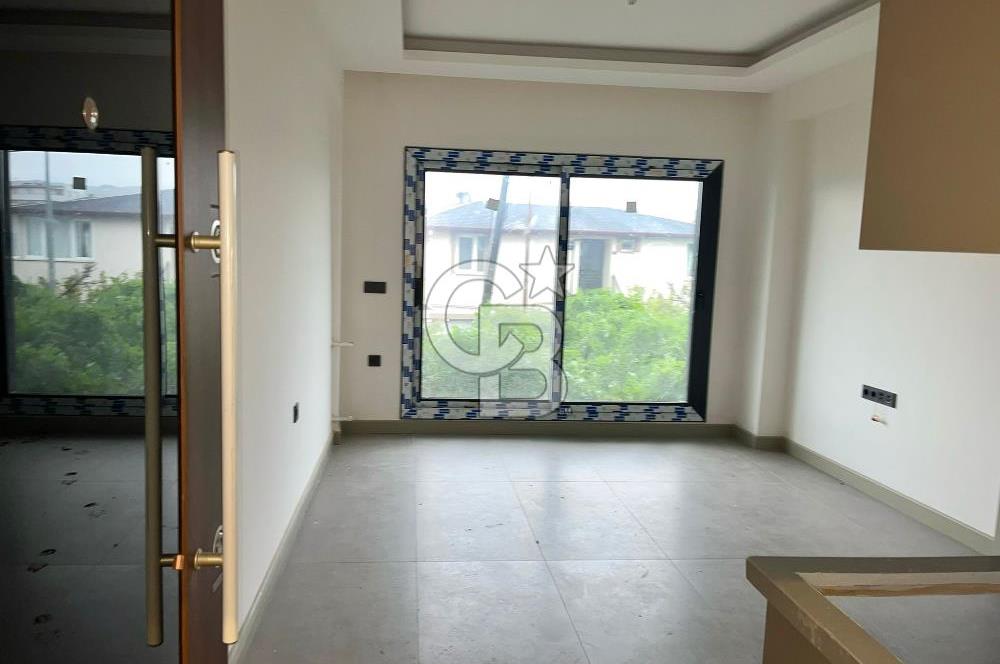 Urla Merkezde Satılık Özel Bahçeli 1+1 Sıfır Daire