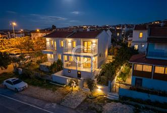 Alaçatı Cadde Üzerinde Tadilatlı Müstakil Satılık 3+1 - 3 - 306359