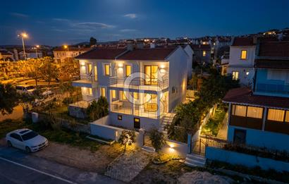 Alaçatı Cadde Üzerinde Tadilatlı Müstakil Satılık 3+1