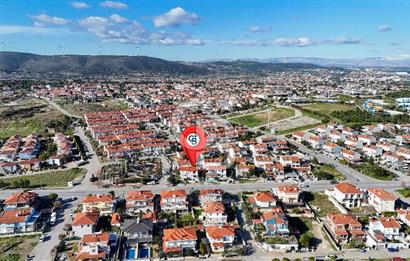 Alaçatı Cadde Üzerinde Tadilatlı Müstakil Satılık 3+1