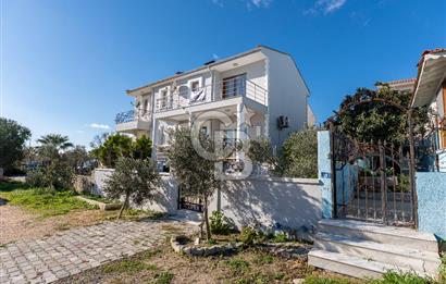 Alaçatı Cadde Üzerinde Tadilatlı Müstakil Satılık 3+1