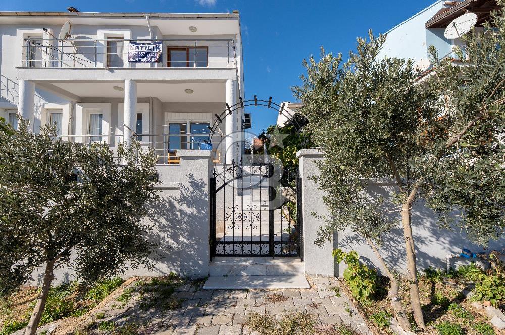 Alaçatı Cadde Üzerinde Tadilatlı Müstakil Satılık 3+1