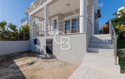 Alaçatı Cadde Üzerinde Tadilatlı Müstakil Satılık 3+1