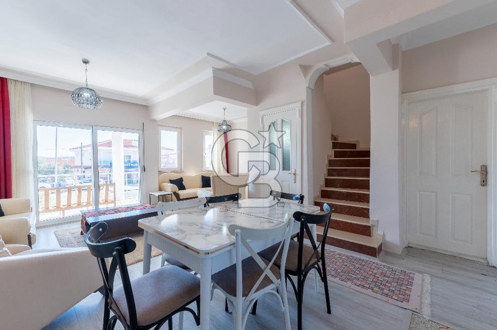 Alaçatı Cadde Üzerinde Tadilatlı Müstakil Satılık 3+1