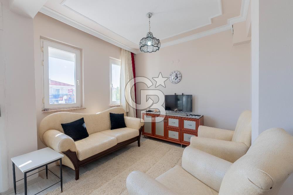 Alaçatı Cadde Üzerinde Tadilatlı Müstakil Satılık 3+1