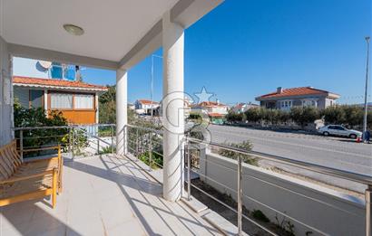 Alaçatı Cadde Üzerinde Tadilatlı Müstakil Satılık 3+1