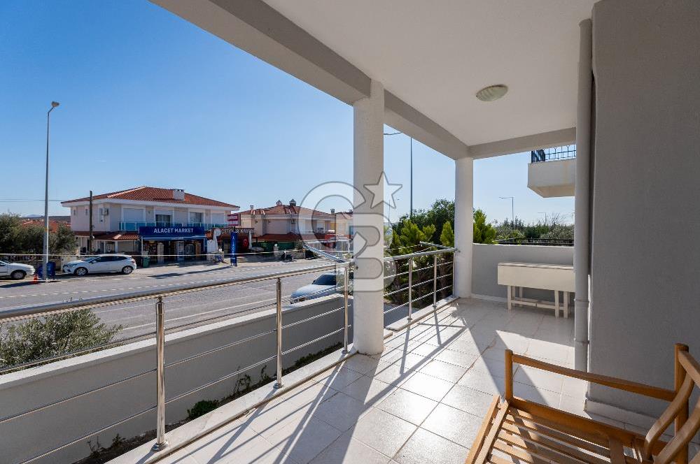 Alaçatı Cadde Üzerinde Tadilatlı Müstakil Satılık 3+1