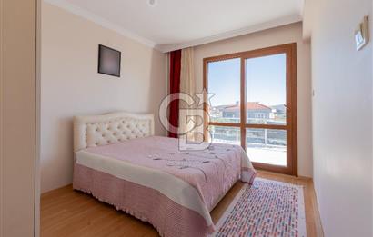 Alaçatı Cadde Üzerinde Tadilatlı Müstakil Satılık 3+1