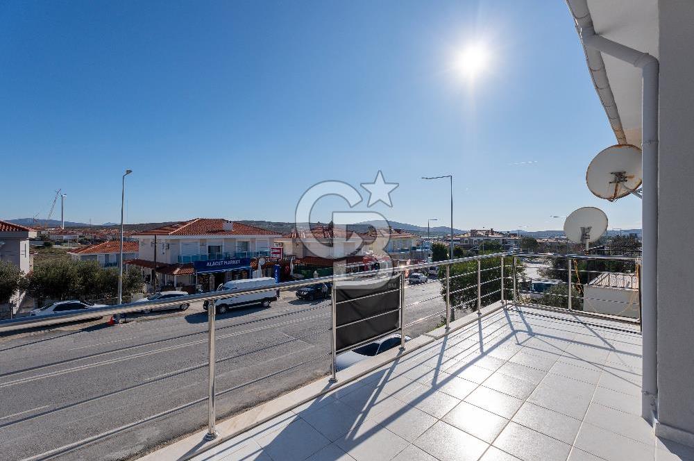 Alaçatı Cadde Üzerinde Tadilatlı Müstakil Satılık 3+1