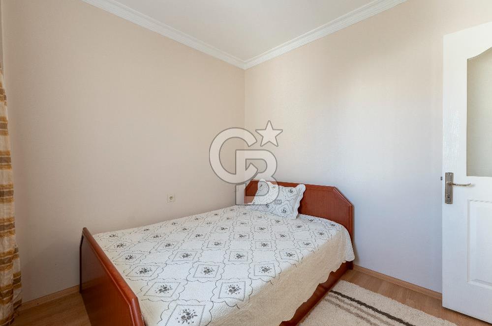 Alaçatı Cadde Üzerinde Tadilatlı Müstakil Satılık 3+1