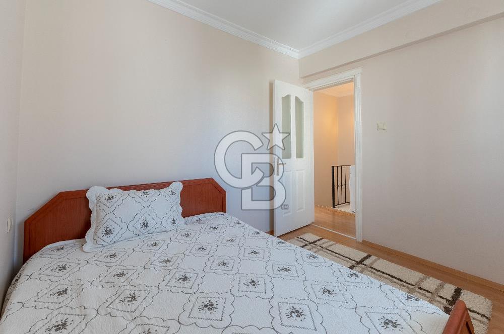 Alaçatı Cadde Üzerinde Tadilatlı Müstakil Satılık 3+1