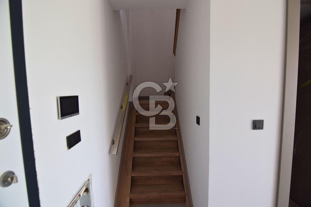 Çiğli Sasalı'da Satılık 3+1 Bahçe Dubleks Loft Daire