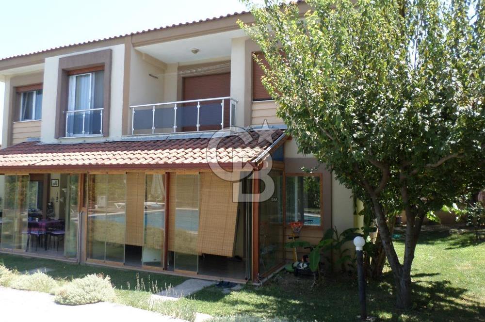 Urla Çeşmealtı'nda Havuzlu Site İçinde 3+1 Kiralık Villa