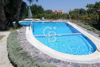 Urla Çeşmealtı'nda Havuzlu Site İçinde 3+1 Kiralık Villa - 1 - 327293