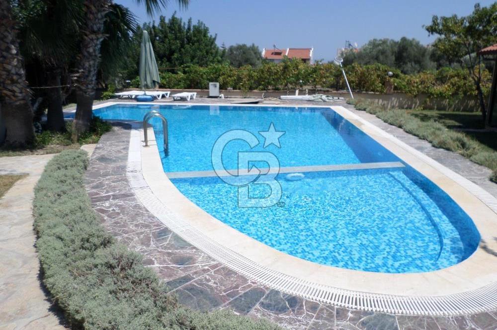 Urla Çeşmealtı'nda Havuzlu Site İçinde 3+1 Kiralık Villa