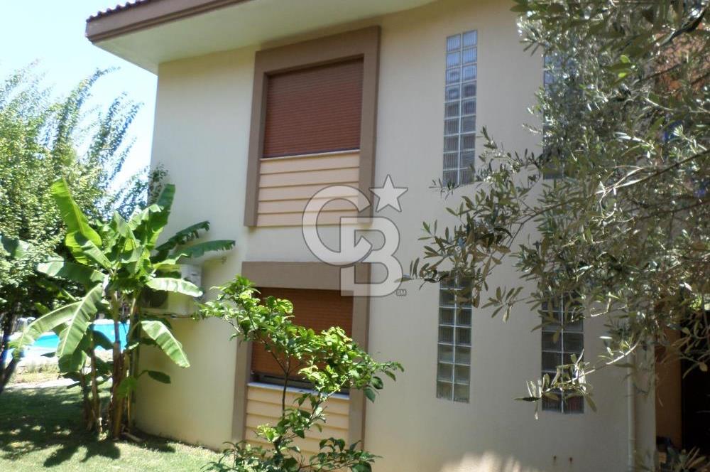 Urla Çeşmealtı'nda Havuzlu Site İçinde 3+1 Kiralık Villa