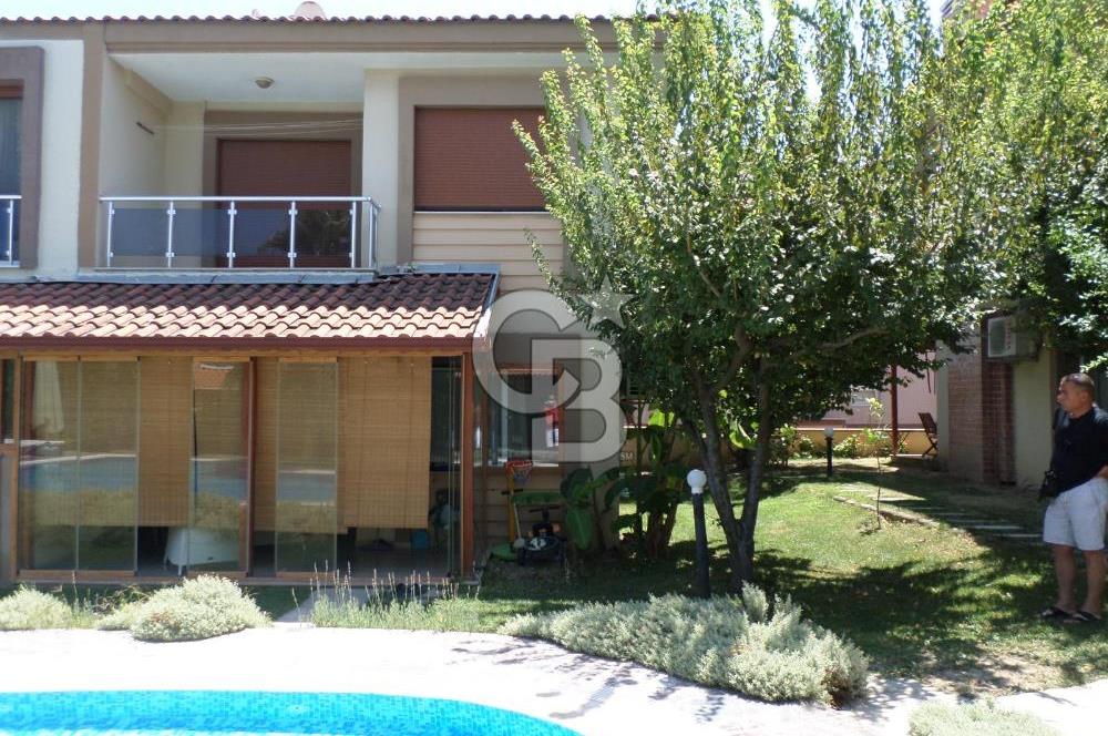 Urla Çeşmealtı'nda Havuzlu Site İçinde 3+1 Kiralık Villa